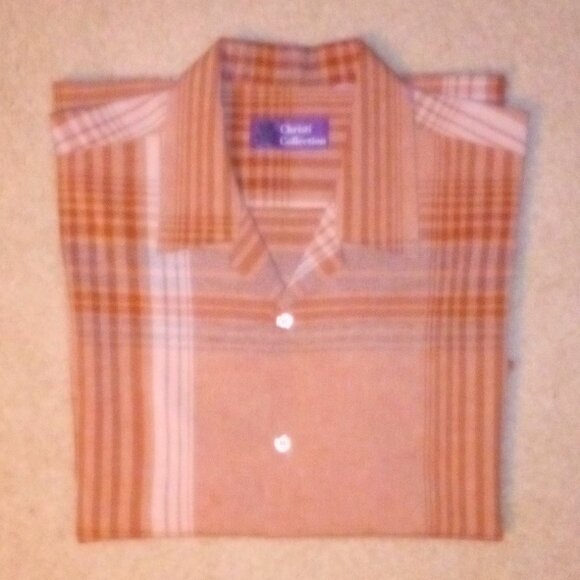 Short Sleeve Button Down Shirt: Light. 5 Button. Side Slit. Great Condition - Picture 3 of 8